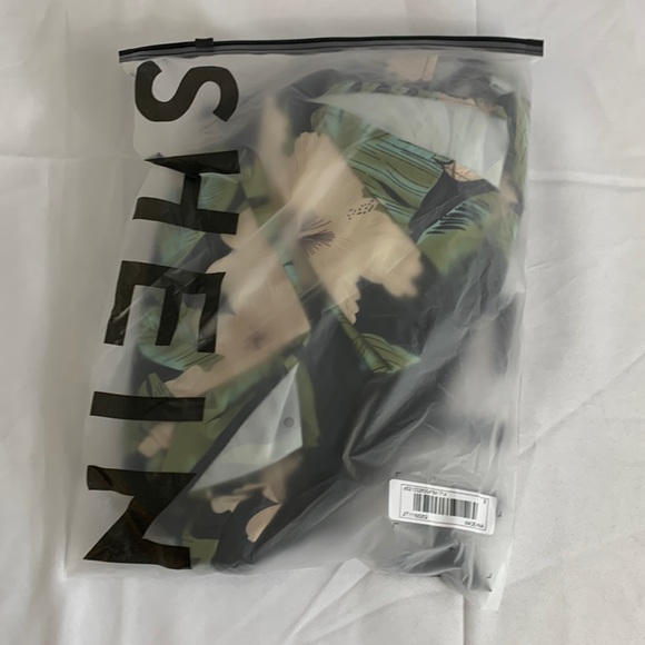 SHEIN VCAY Crisscross Tie Front Floral Print Romper in Black Size S (4) NWOT - Picture 5 of 7